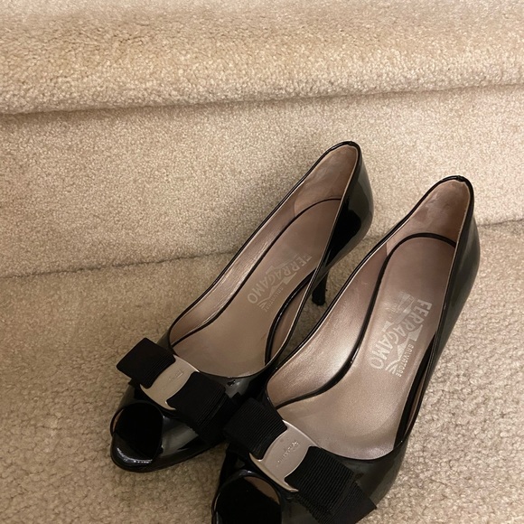 Salvatore Ferragamo Vara Bow Open Toes Leather Low Heel Shoes - Picture 3 of 7